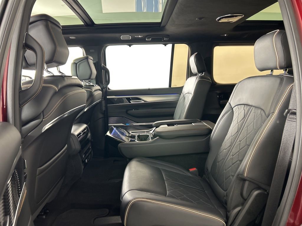 Used 2023 Jeep Grand Wagoneer Series III image 39