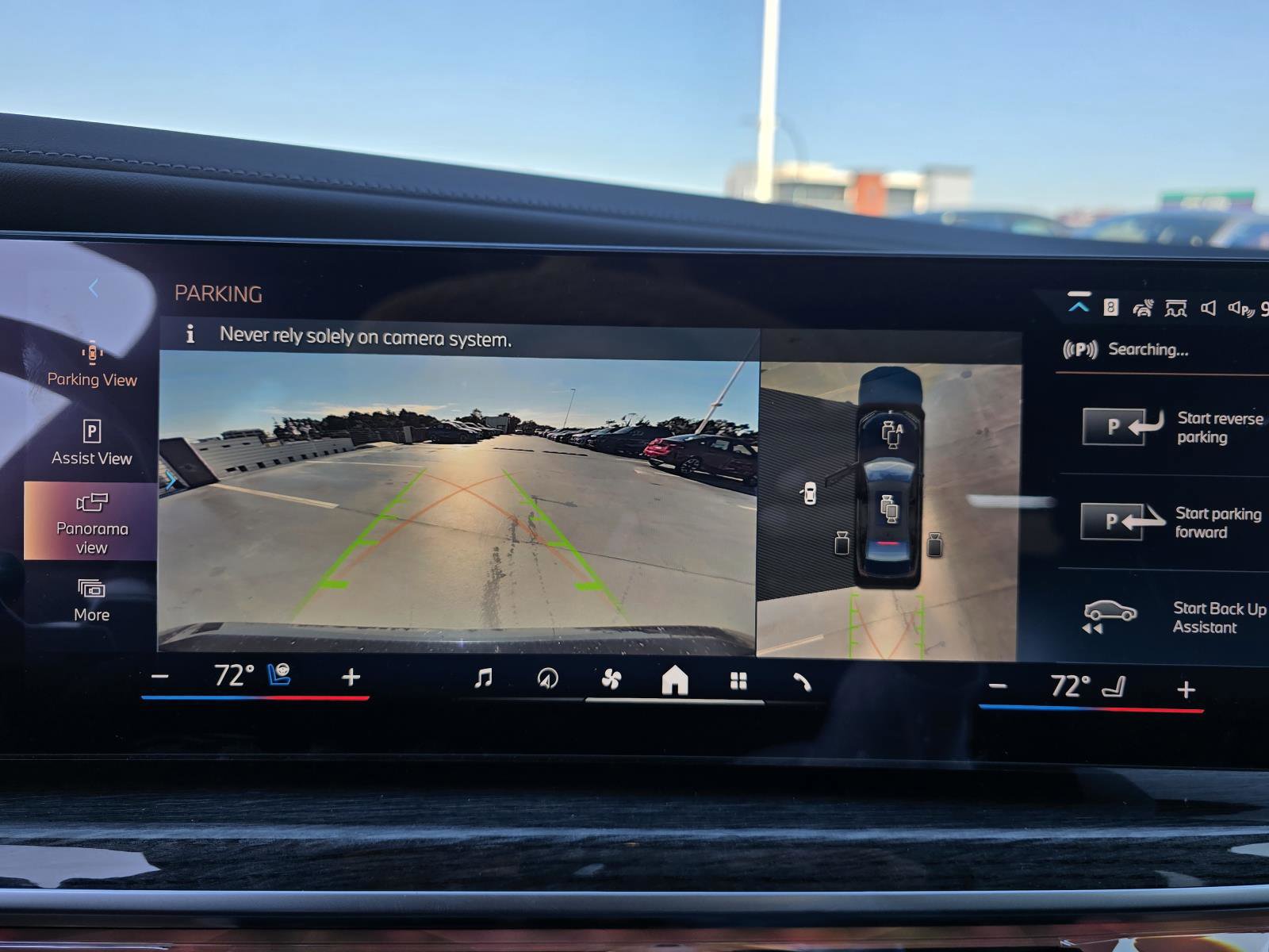 New 2025 BMW 750e xDrive w/ Premium Package image 17