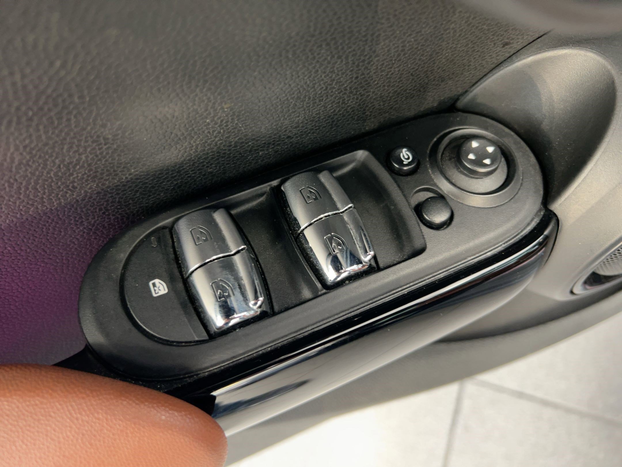 Used 2019 MINI Cooper S image 13