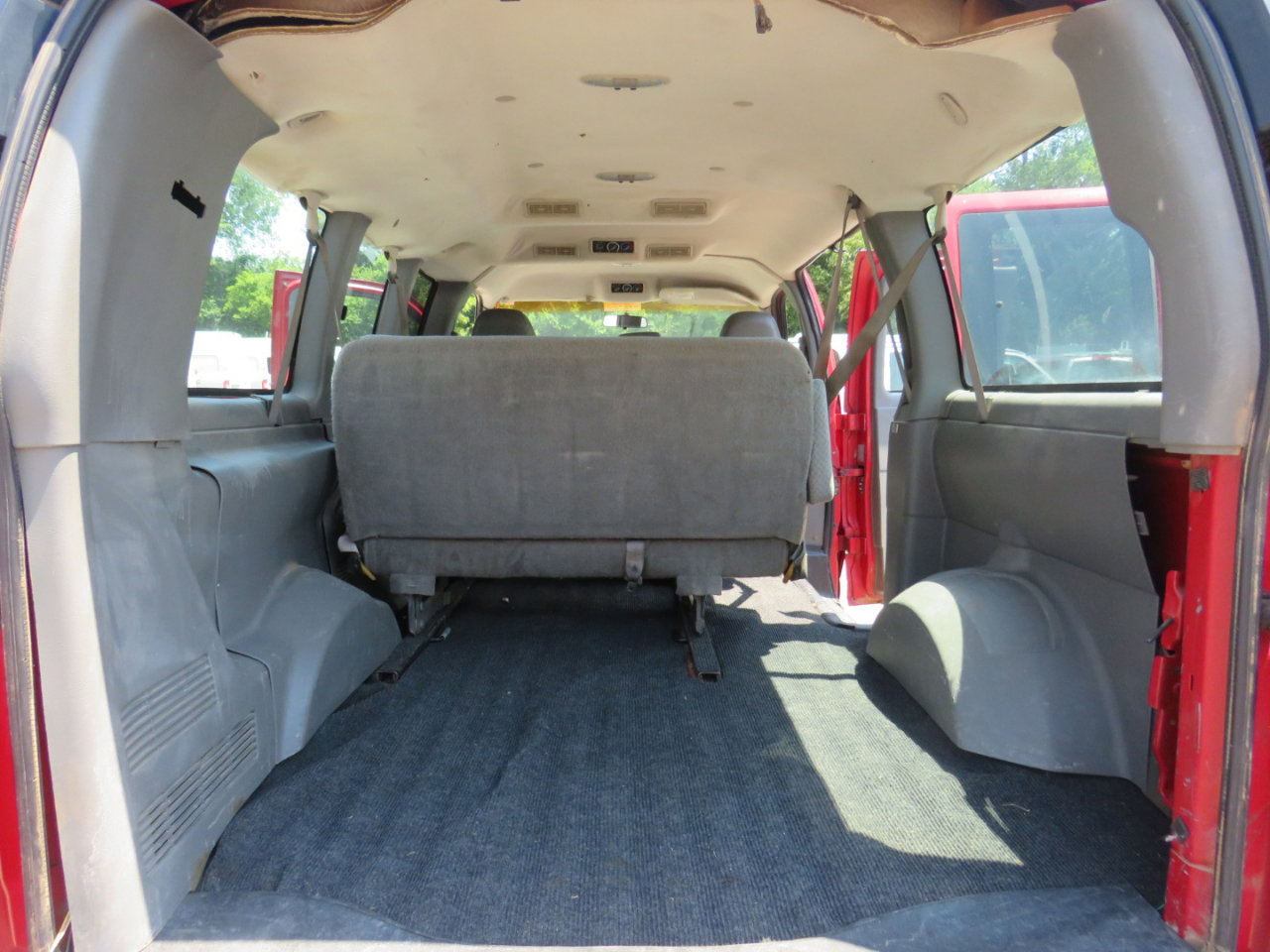 Used 2003 Chevrolet Express 2500 Passenger w/ LS Preferred Equipment Group image 36