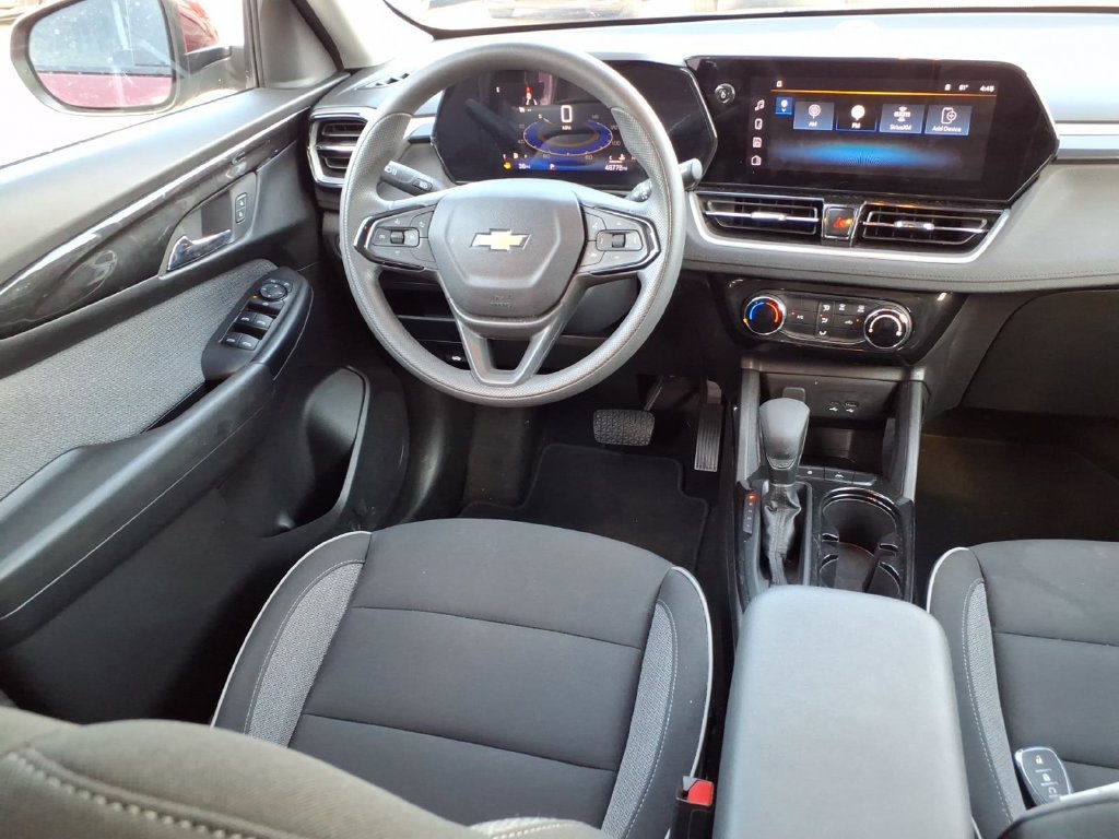 Used 2025 Chevrolet TrailBlazer LT FWD image 6