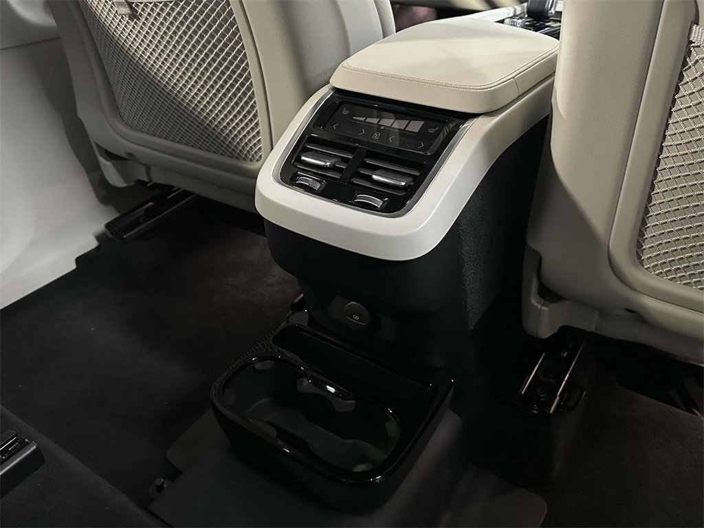 Used 2025 Volvo XC90 B6 Plus w/ Protection Package Premier image 17