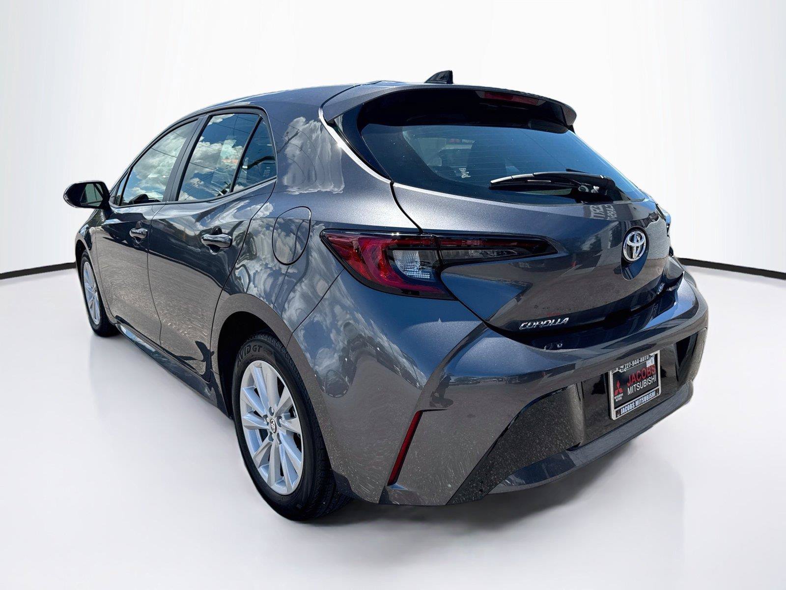 Used 2026 Toyota Corolla SE FWD image 3