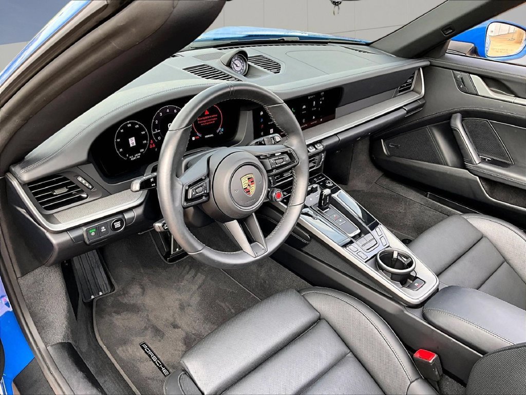 Certified 2025 Porsche 911 Carrera RWD image 4