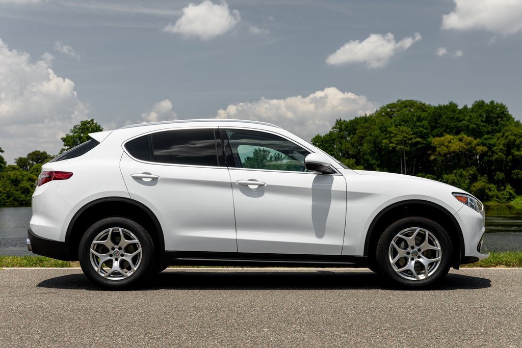 Used 2021 Alfa Romeo Stelvio Sprint image 2
