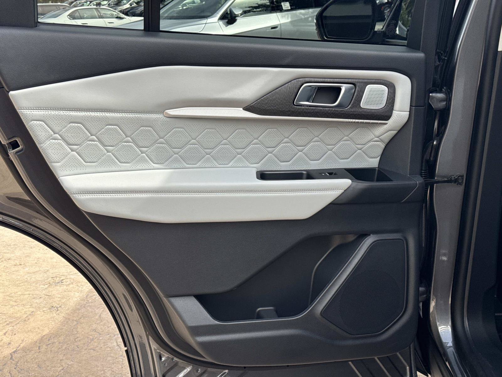 Used 2026 Ford Explorer Platinum w/ LUX Leather Package AWD/4WD image 16