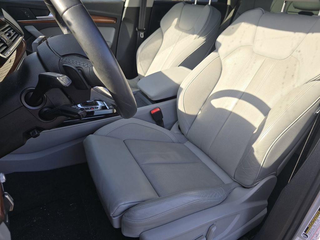 Used 2021 Audi Q5 e Prestige w/ Prestige Package image 24