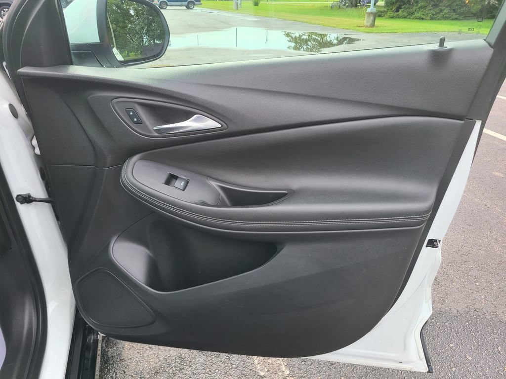 Used 2024 Buick Encore GX Sport Touring AWD/4WD image 9