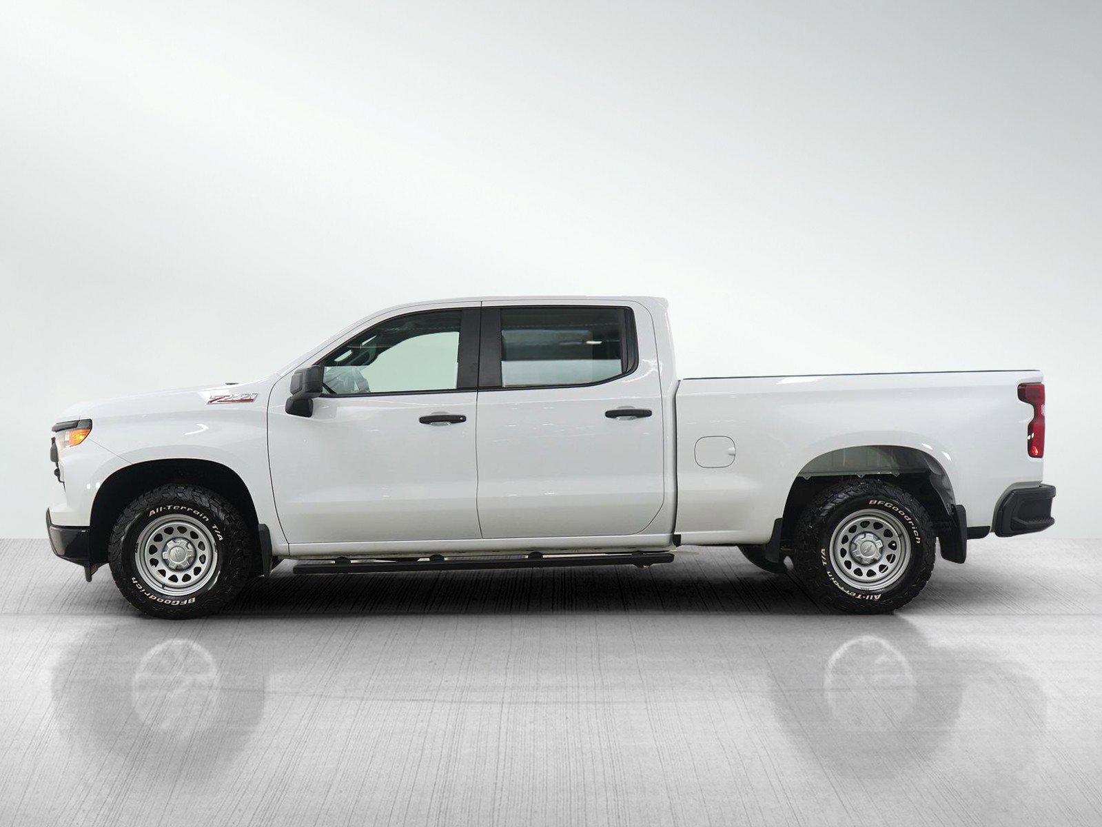 Used 2023 Chevrolet Silverado 1500 W/T w/ Z71 Off-Road Package image 2