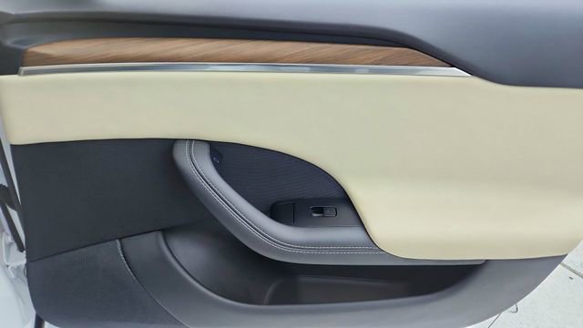 Used 2023 Tesla Model S Standard Range image 22