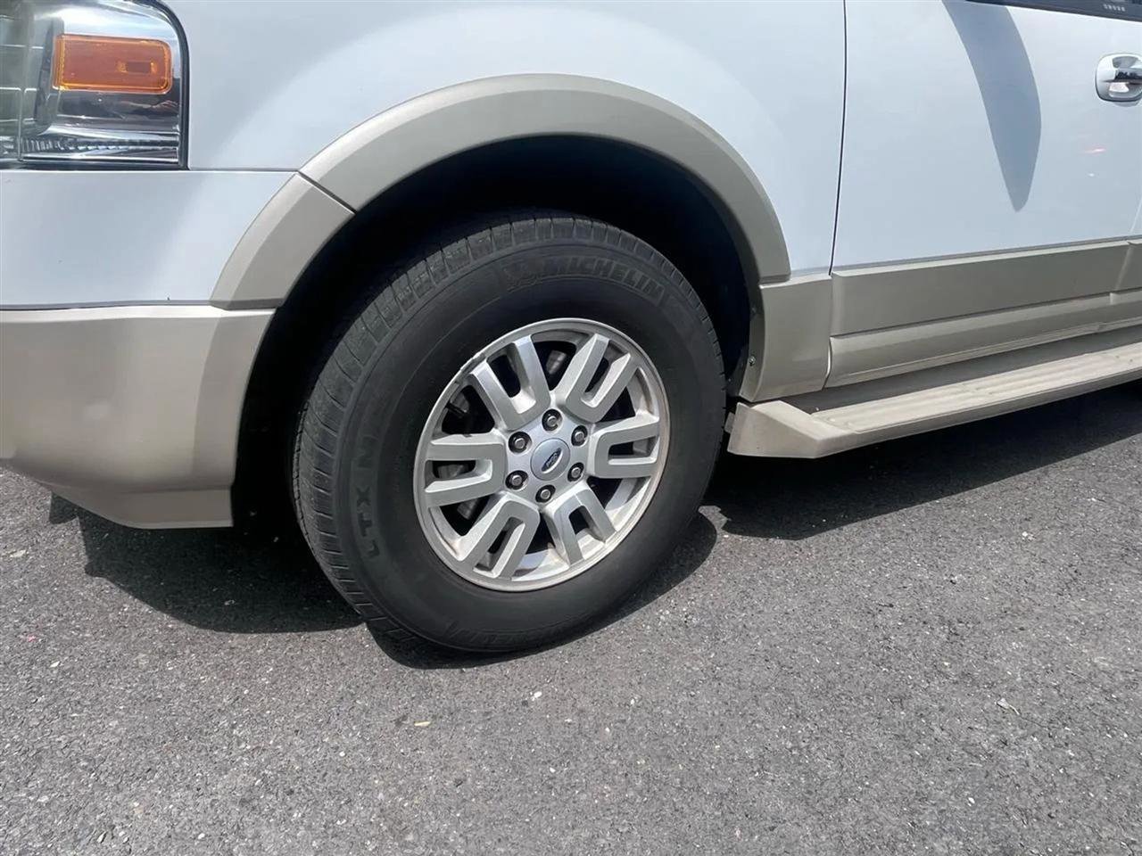 Used 2010 Ford Expedition Eddie Bauer AWD/4WD image 5