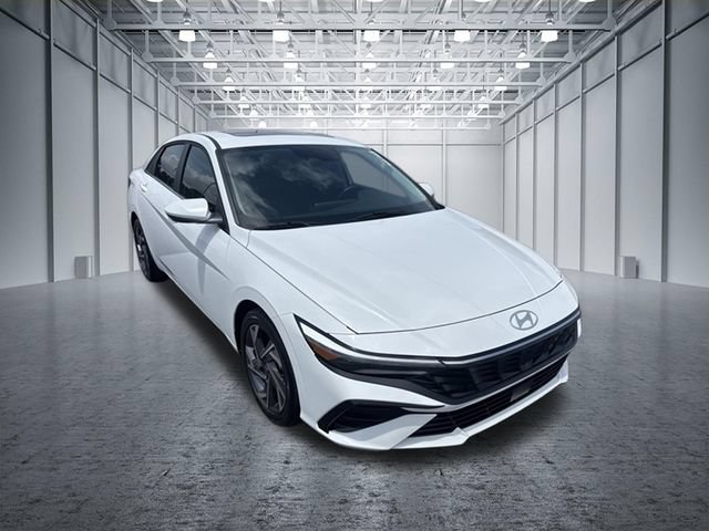 Used 2025 Hyundai Elantra SEL FWD image 7