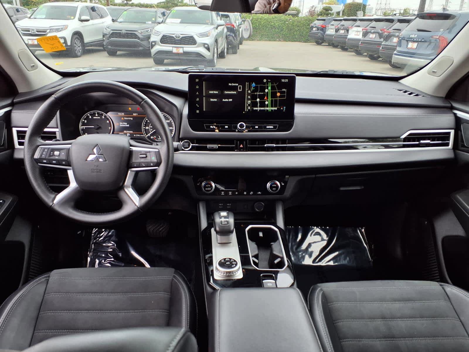 Used 2025 Mitsubishi Outlander SE FWD image 14