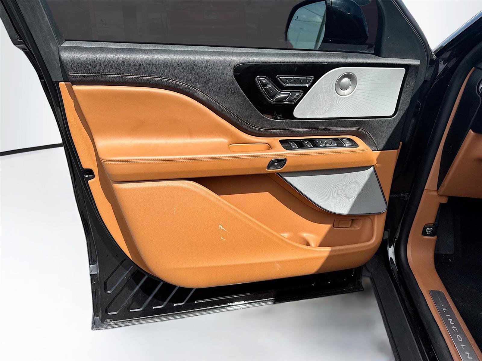 Used 2023 Lincoln Aviator Black Label w/ Dynamic Handling Package AWD/4WD image 9