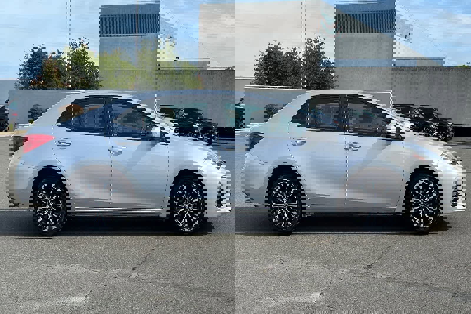 Used 2018 Toyota Corolla SE FWD image 6