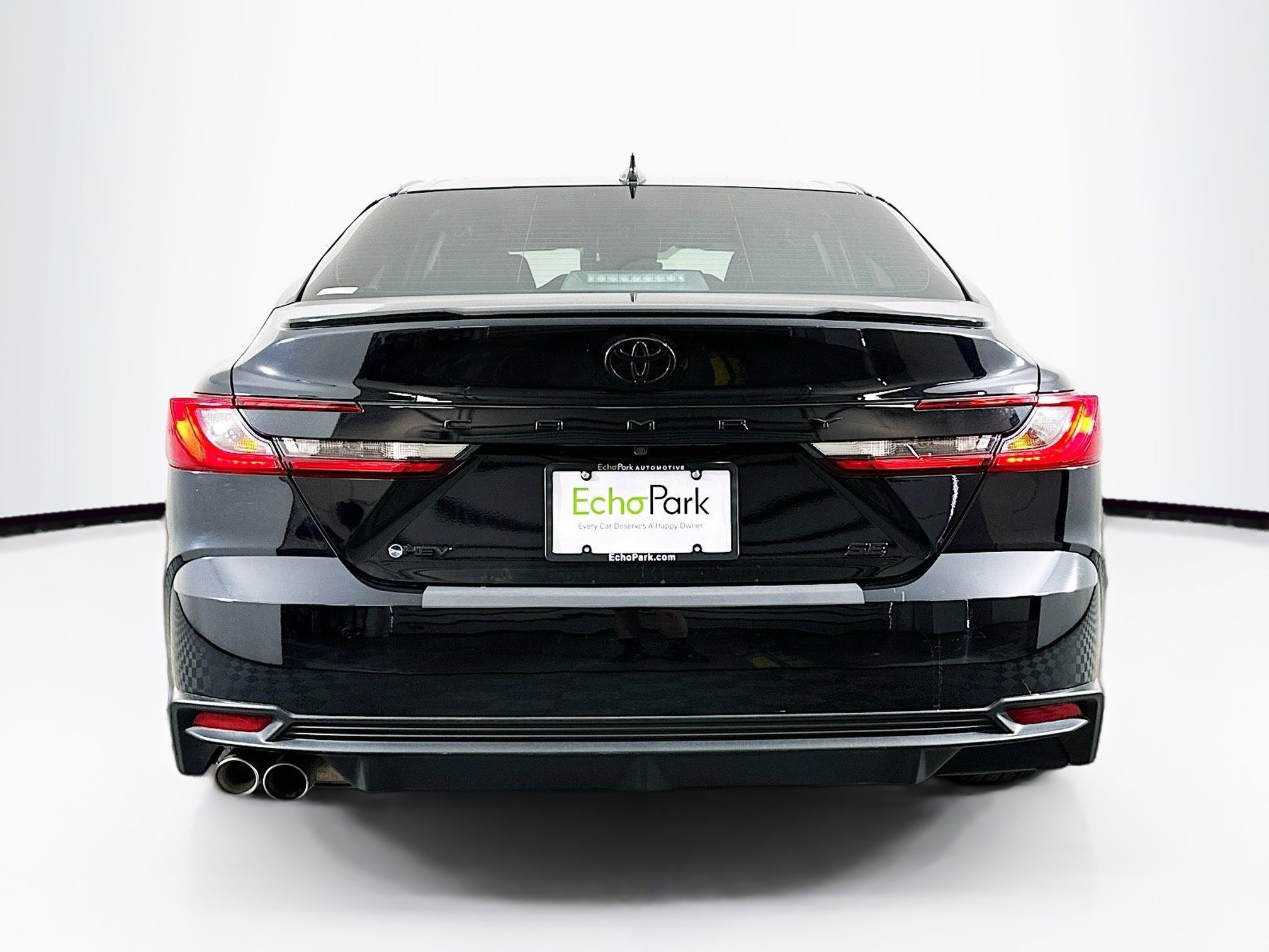 Used 2025 Toyota Camry SE image 7