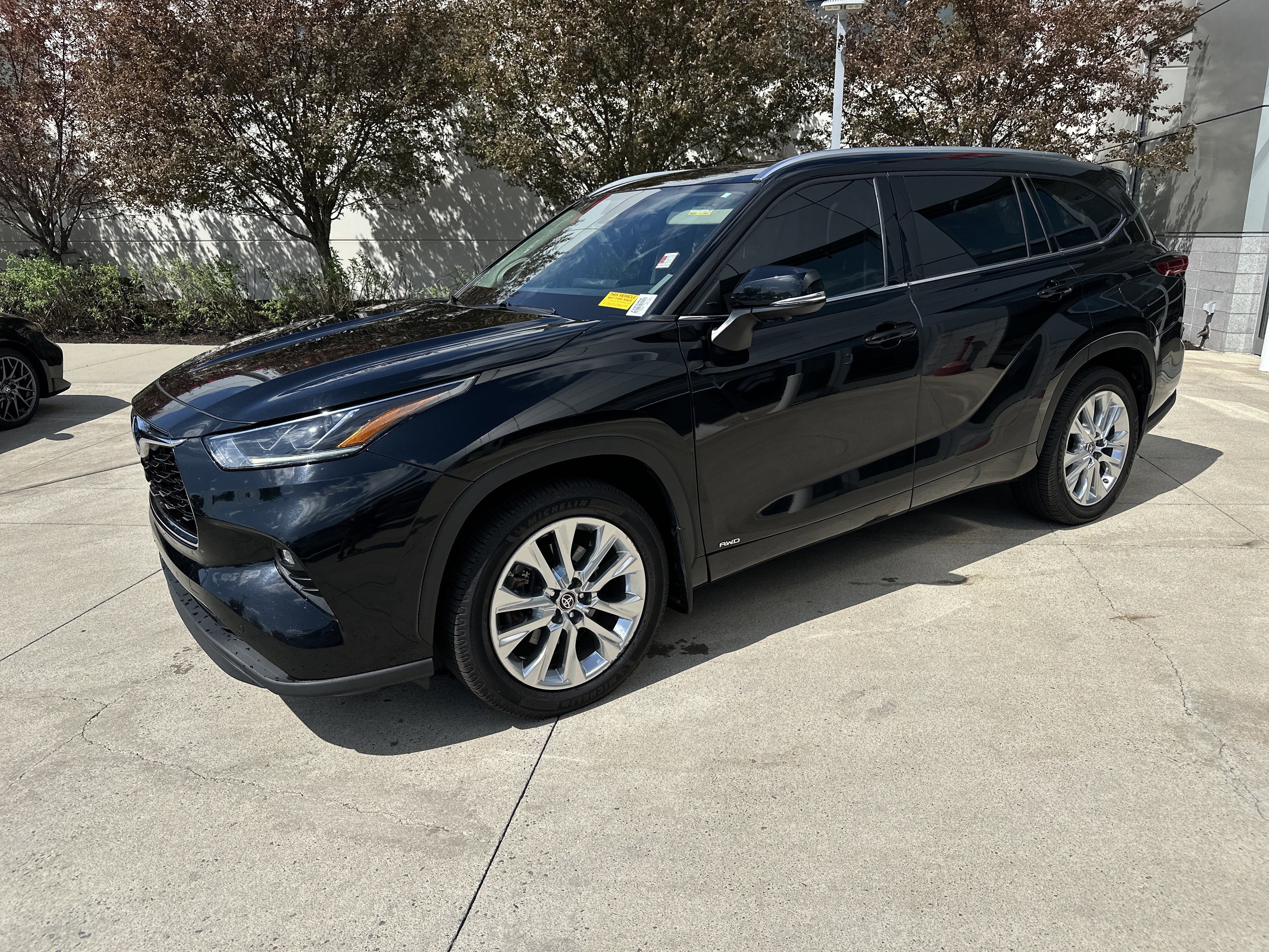 Used 2023 Toyota Highlander Limited AWD/4WD image 3