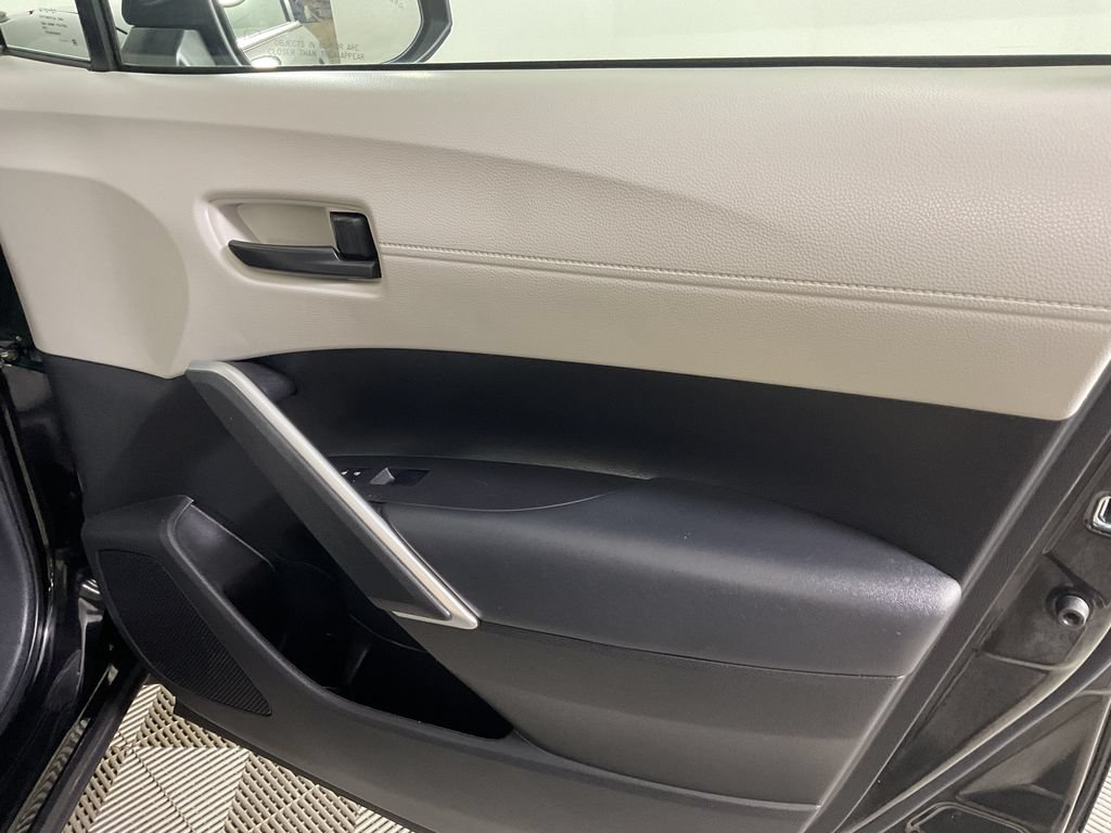 Used 2022 Toyota Corolla Cross LE AWD/4WD image 23