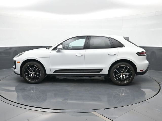 Certified 2023 Porsche Macan AWD/4WD image 2