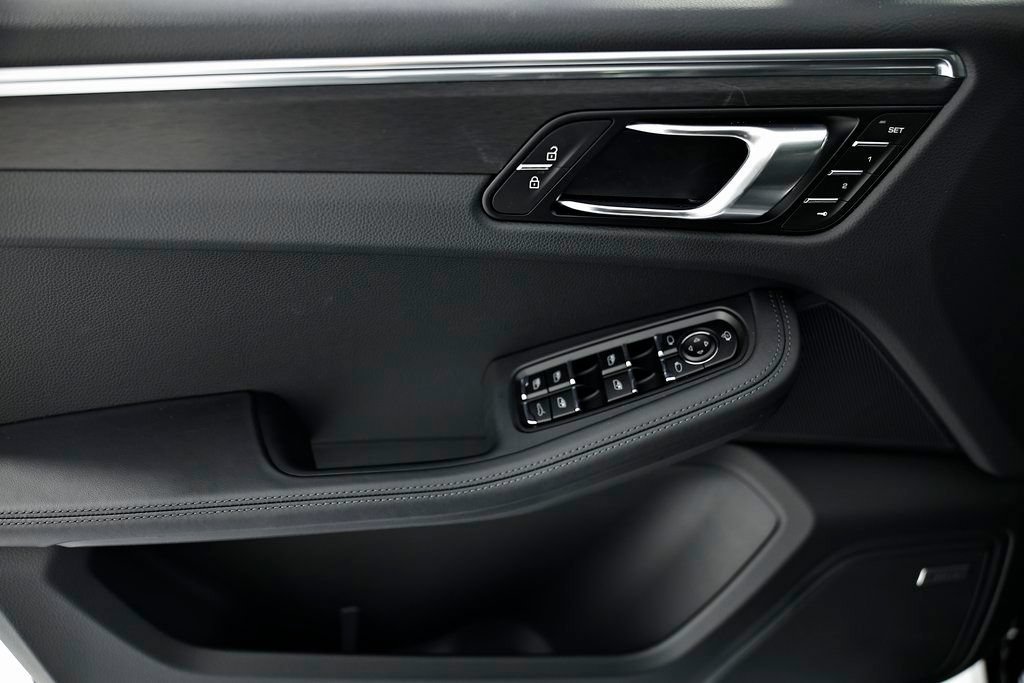 New 2026 Porsche Macan GTS AWD/4WD image 17