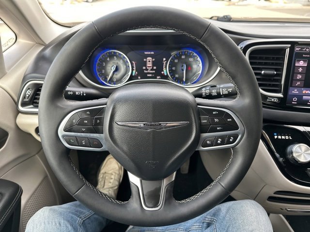 Used 2024 Chrysler Pacifica Touring-L image 25
