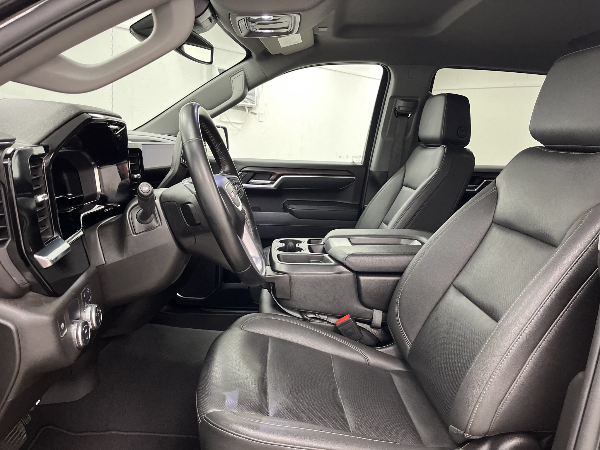 Used 2025 GMC Sierra 1500 SLT RWD image 9