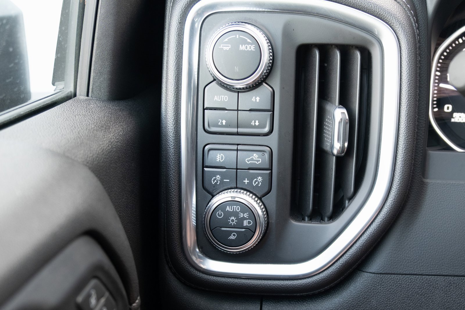 Used 2021 GMC Sierra 3500 SLT w/ SLT Premium Package image 11