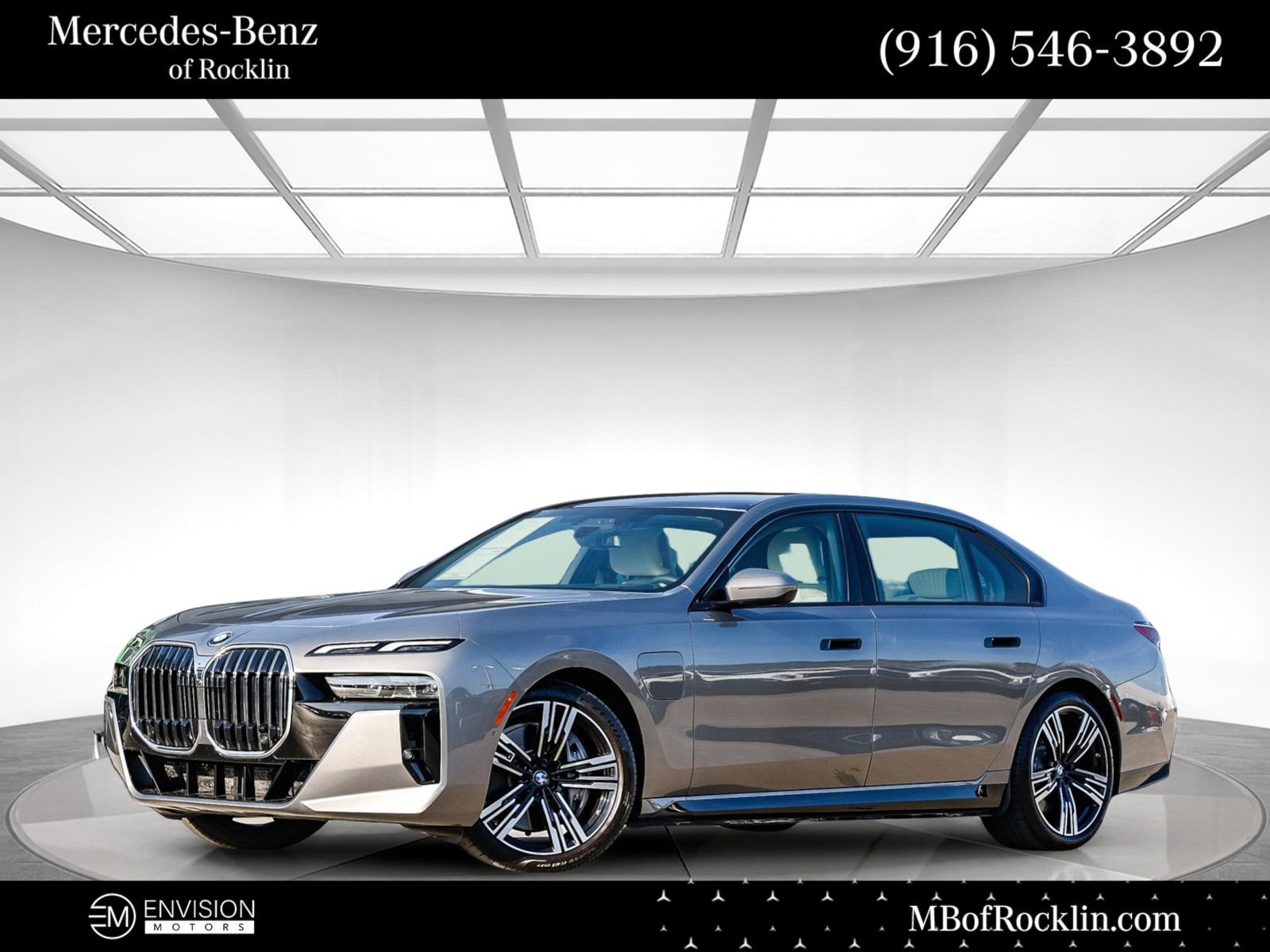 Used 2026 BMW 750e xDrive image 1