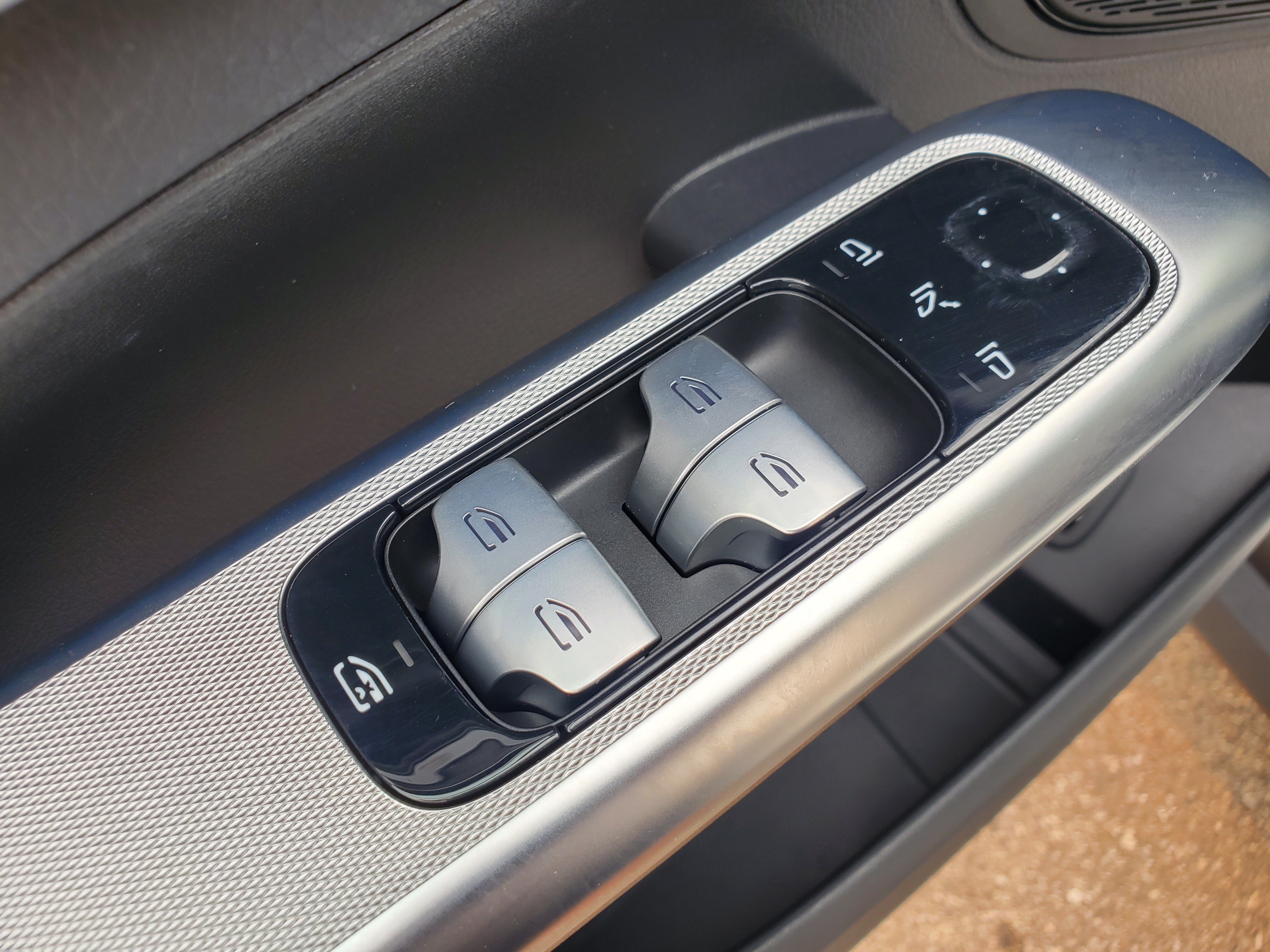 Used 2025 Mercedes-Benz GLC 300 image 26