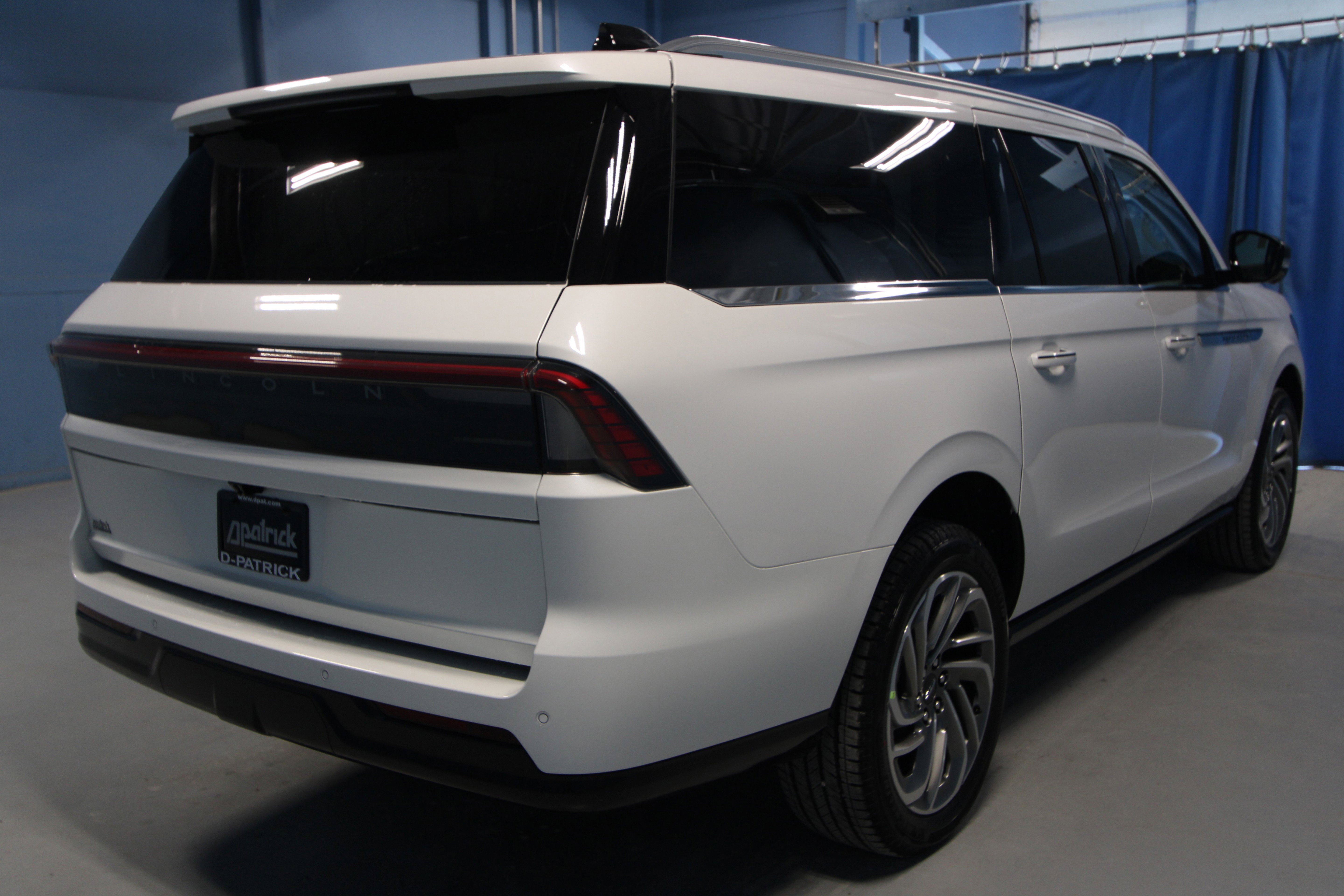 New 2026 Lincoln Navigator L Reserve AWD/4WD image 33