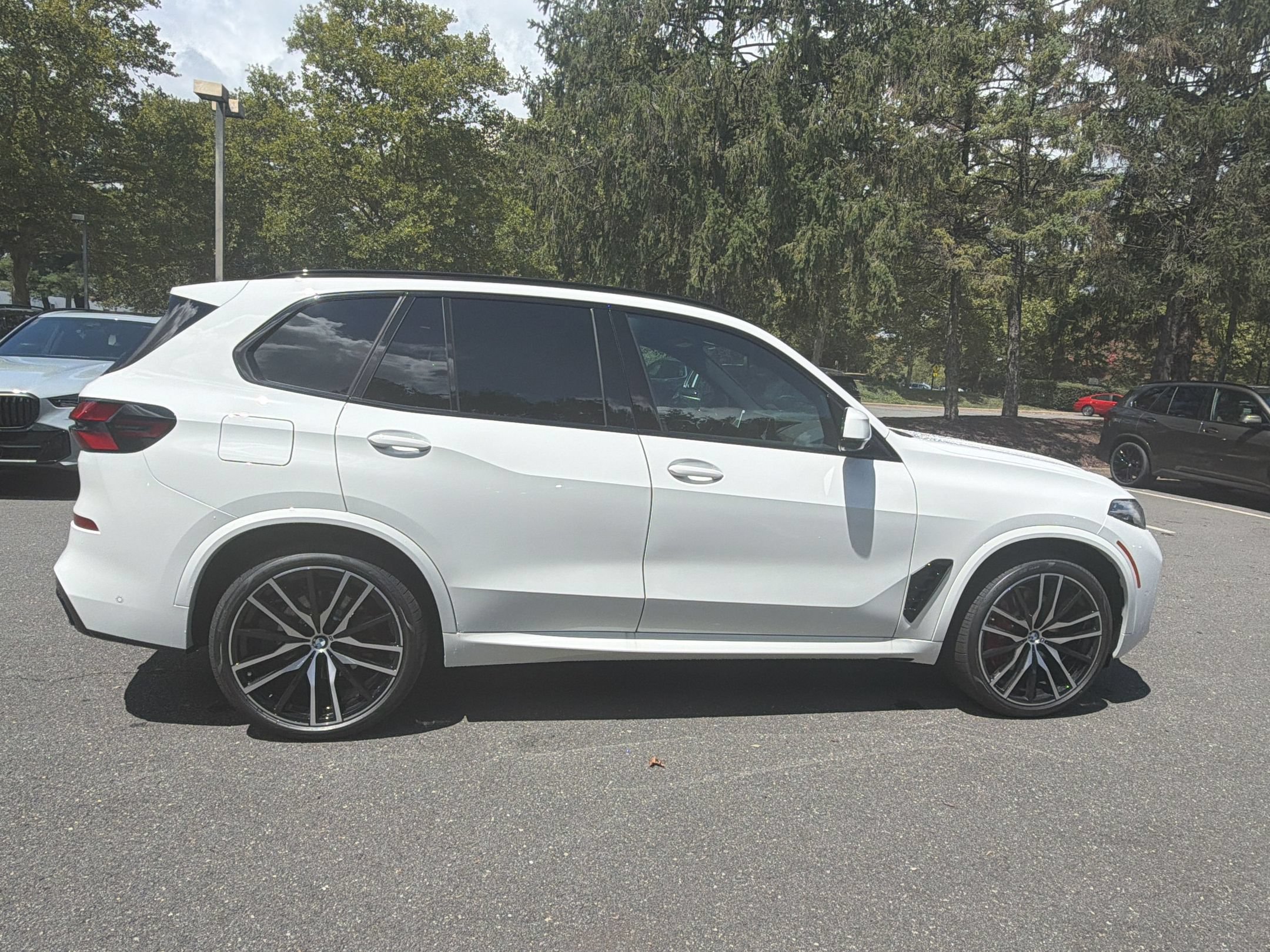 New 2026 BMW X5 xDrive40i w/ M Sport Package AWD/4WD image 8