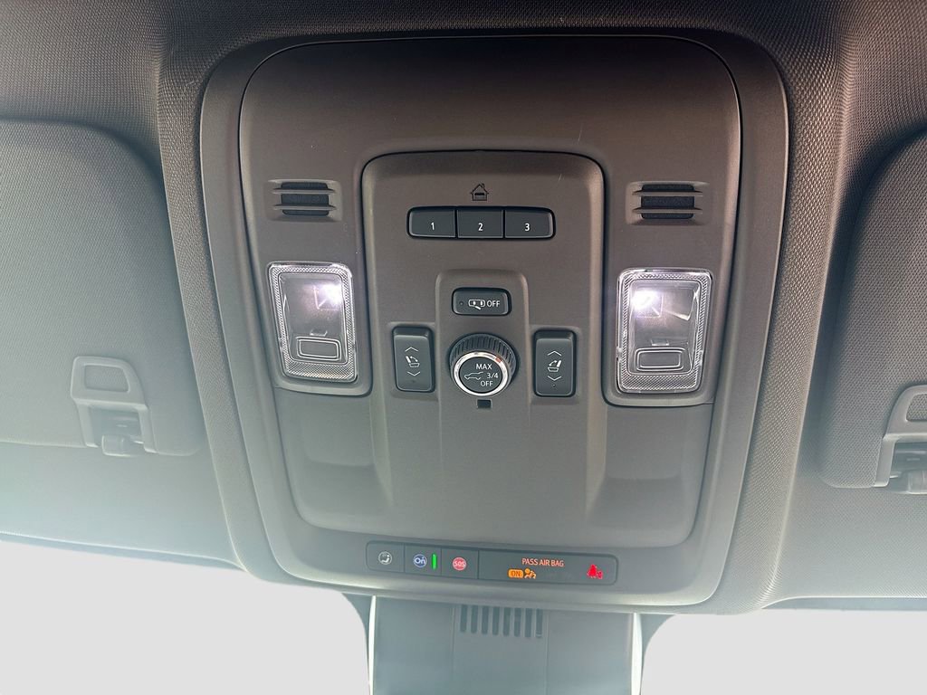 Used 2024 GMC Yukon XL SLT w/ SLT Luxury Package RWD image 39