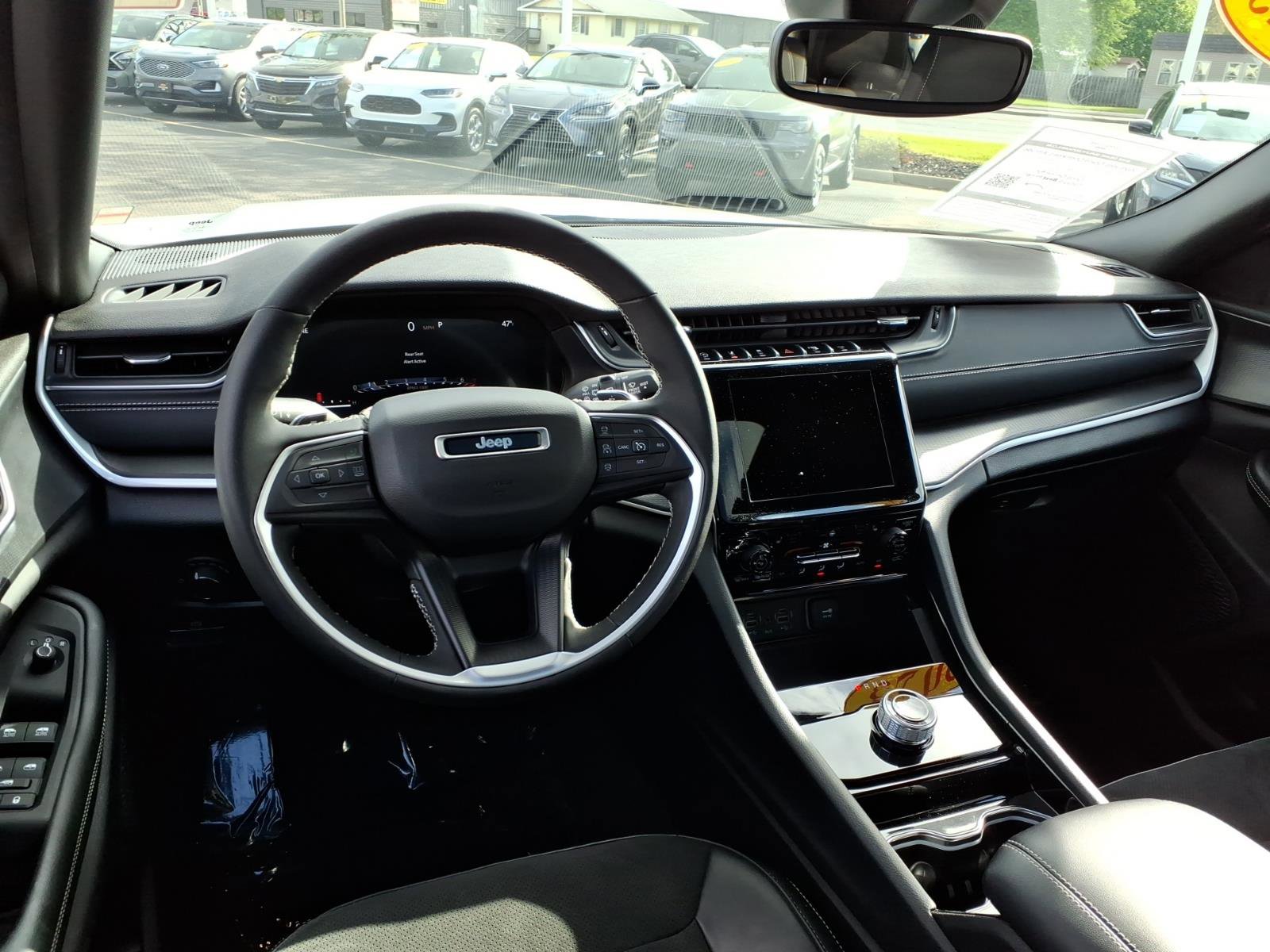 Used 2023 Jeep Grand Cherokee L Laredo AWD/4WD image 6