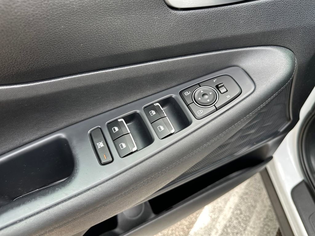 Used 2020 Hyundai Santa Fe SE FWD image 15