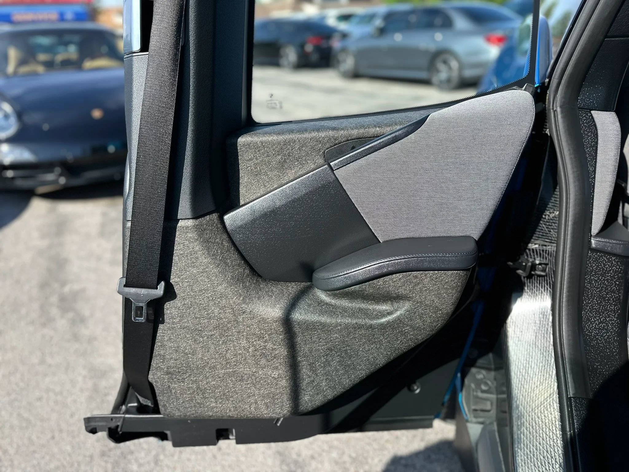 Used 2017 BMW i3 w/ Range Extender RWD image 17