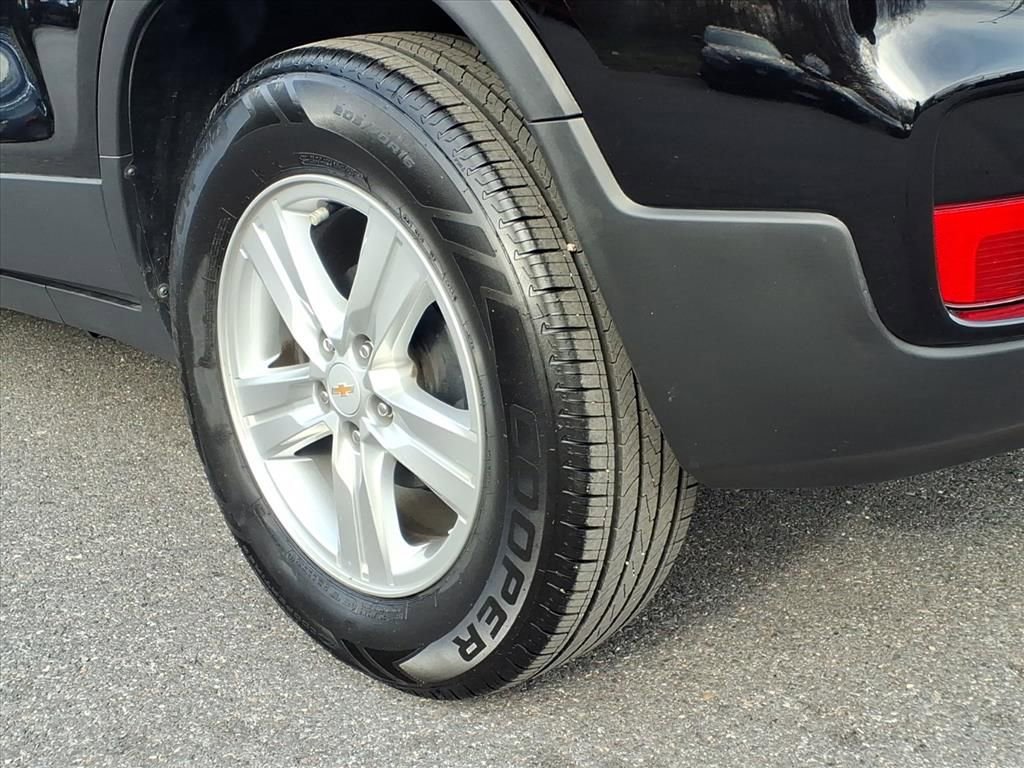 Used 2020 Chevrolet Trax LT w/ LT Convenience Package image 11