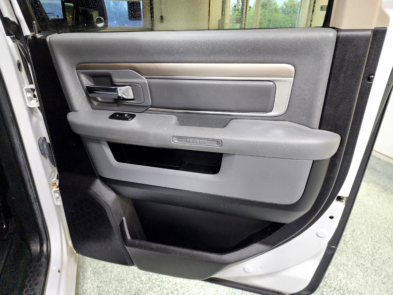 Used 2013 RAM 1500 Classic SLT w/ Premium Display Pkg image 22