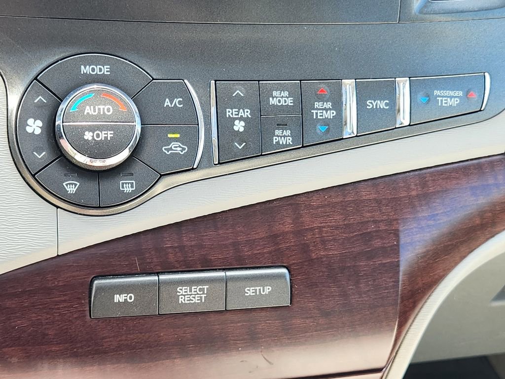 Used 2013 Toyota Sienna XLE w/ Entertainment Pkg image 29