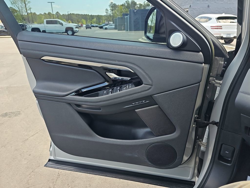 Used 2023 Land Rover Range Rover Evoque R-Dynamic SE image 31