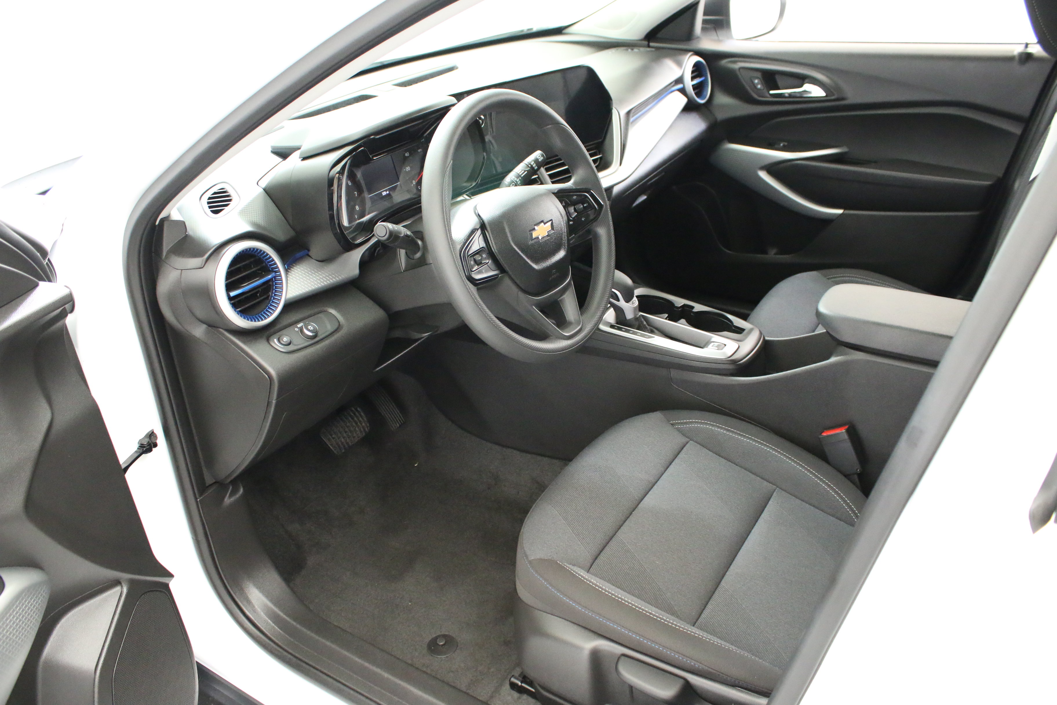 Certified 2025 Chevrolet Trax LS FWD image 23