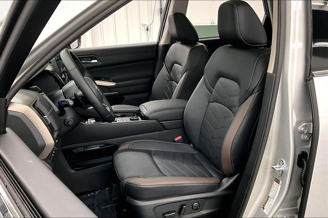 New 2025 Nissan Pathfinder Platinum w/ Lighting Package (N93) image 10