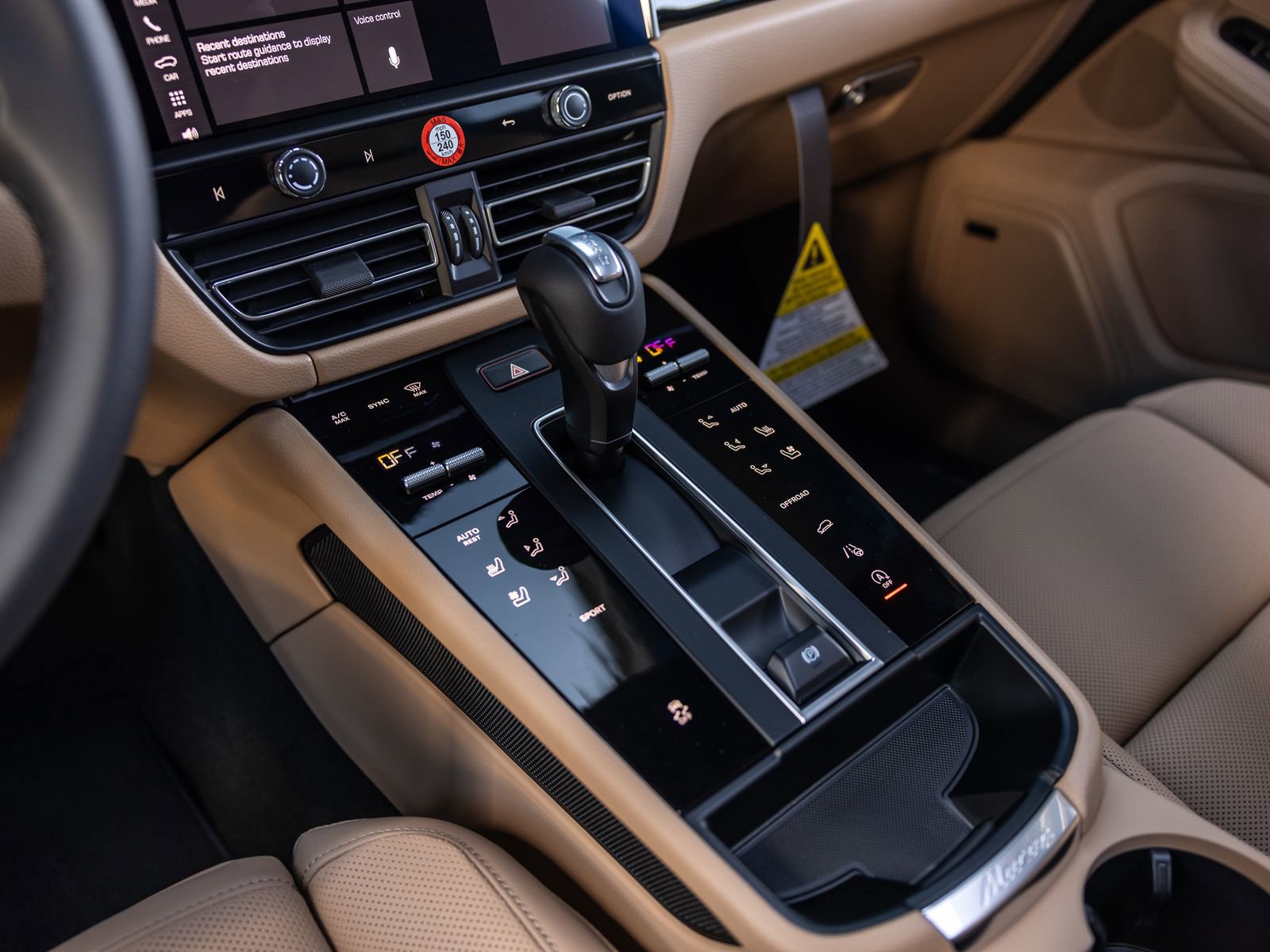 Certified 2025 Porsche Macan image 27