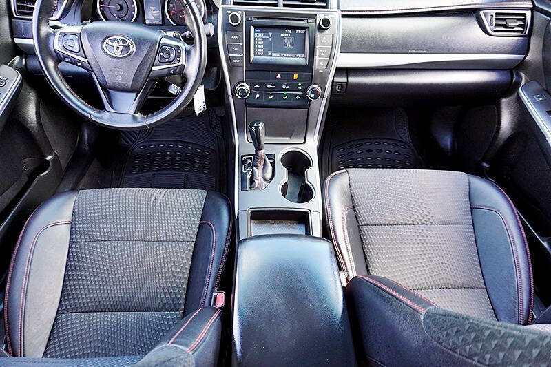 Used 2015 Toyota Camry SE image 20
