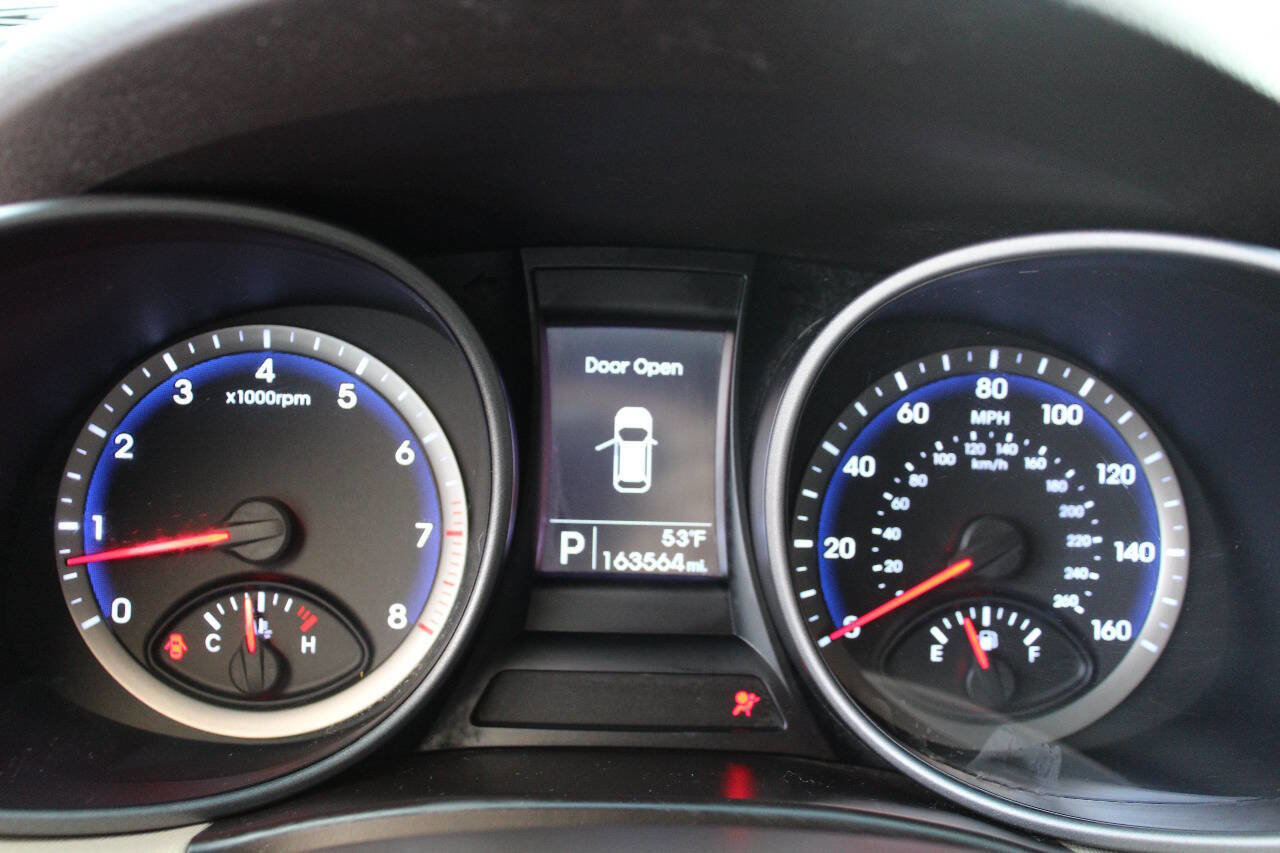 Used 2016 Hyundai Santa Fe SE w/ Cargo Package image 17