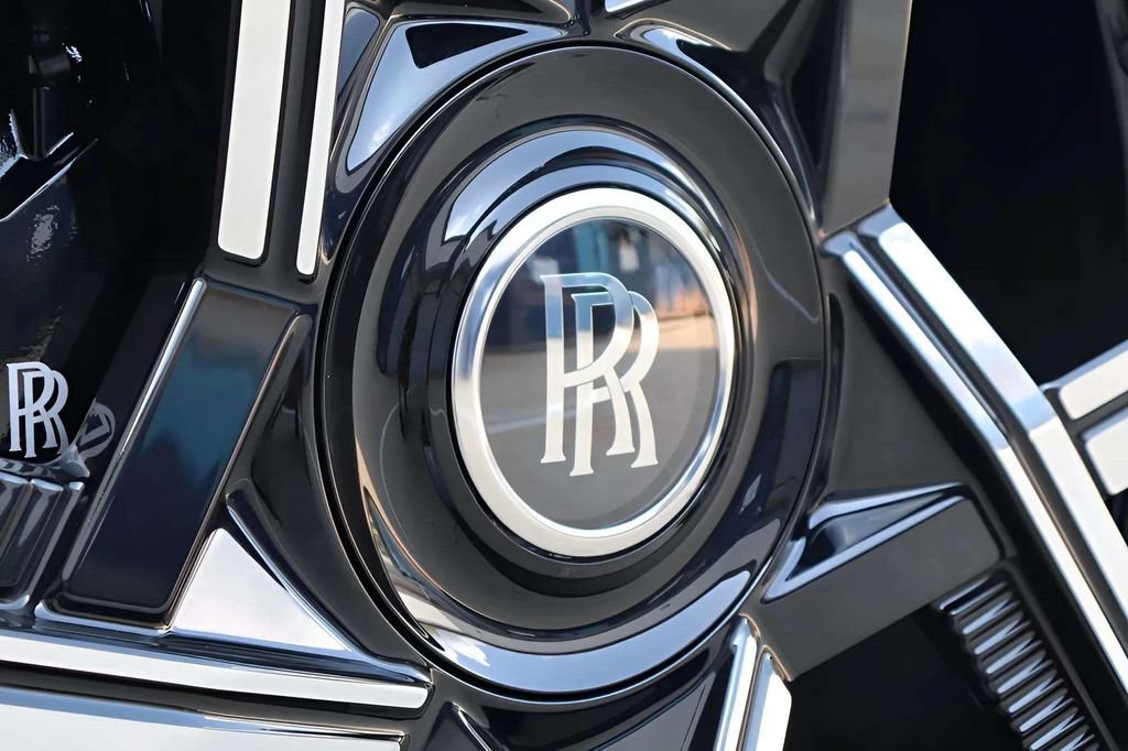 New 2027 Rolls-Royce Cullinan Black Badge AWD/4WD image 19