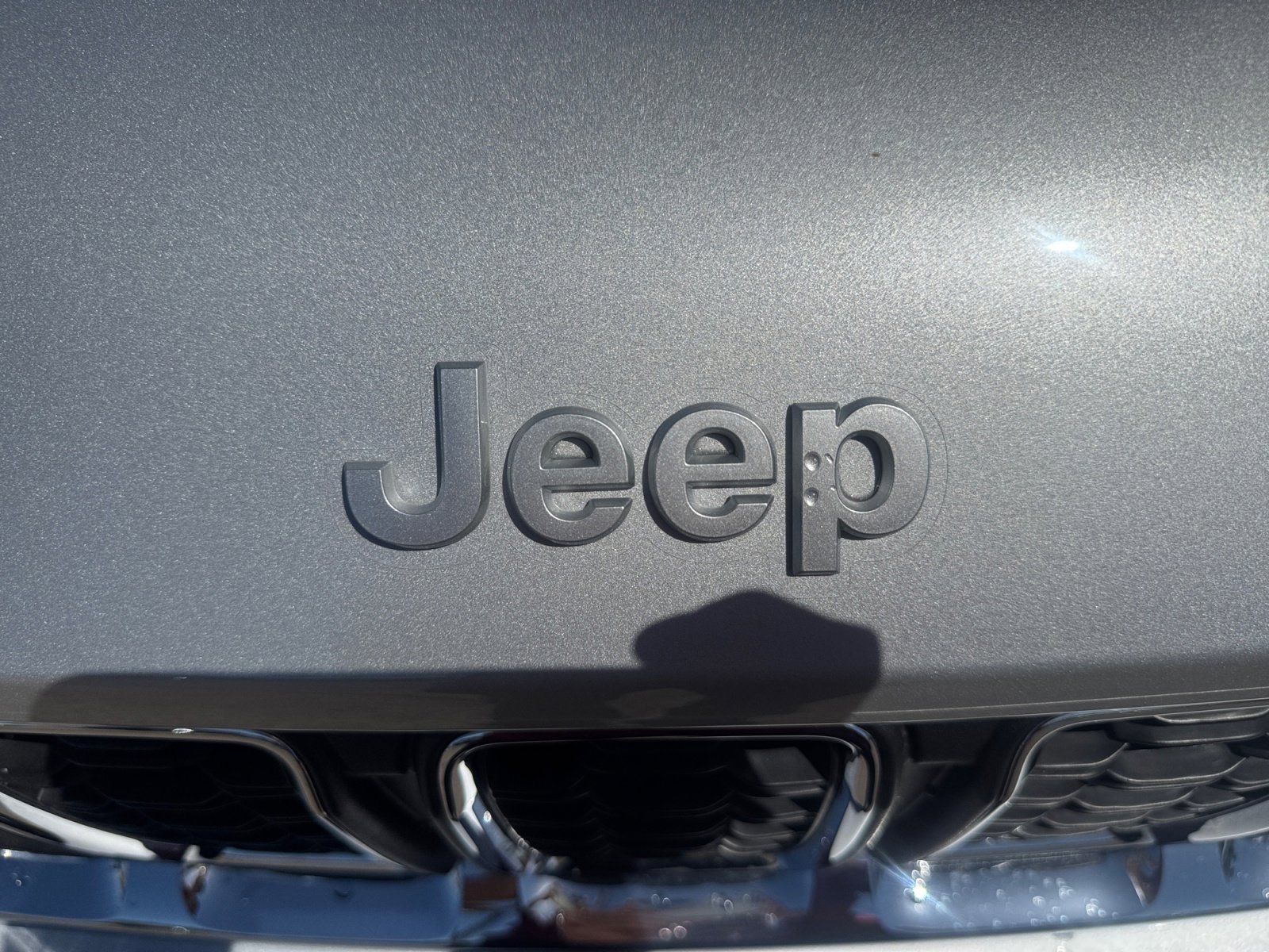 New 2026 Jeep Grand Cherokee Laredo w/ MOPAR Finishing Package AWD/4WD image 23