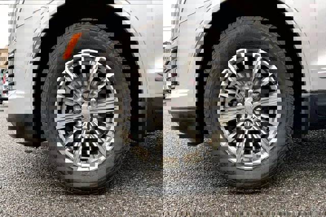 Used 2018 Cadillac XT5 Luxury w/ Driver Awareness Package image 8