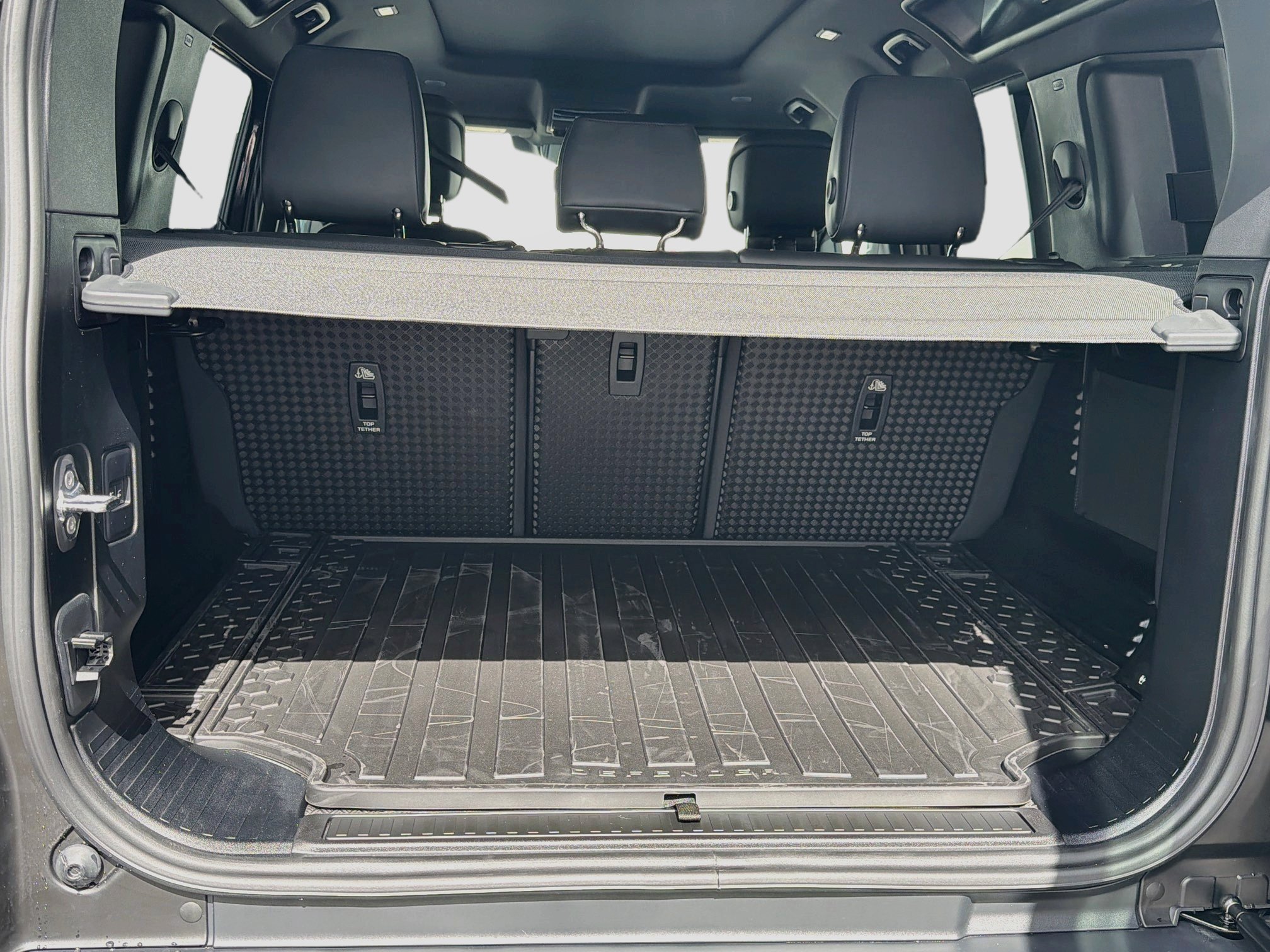 New 2026 Land Rover Defender 110 X-Dynamic SE AWD/4WD image 12