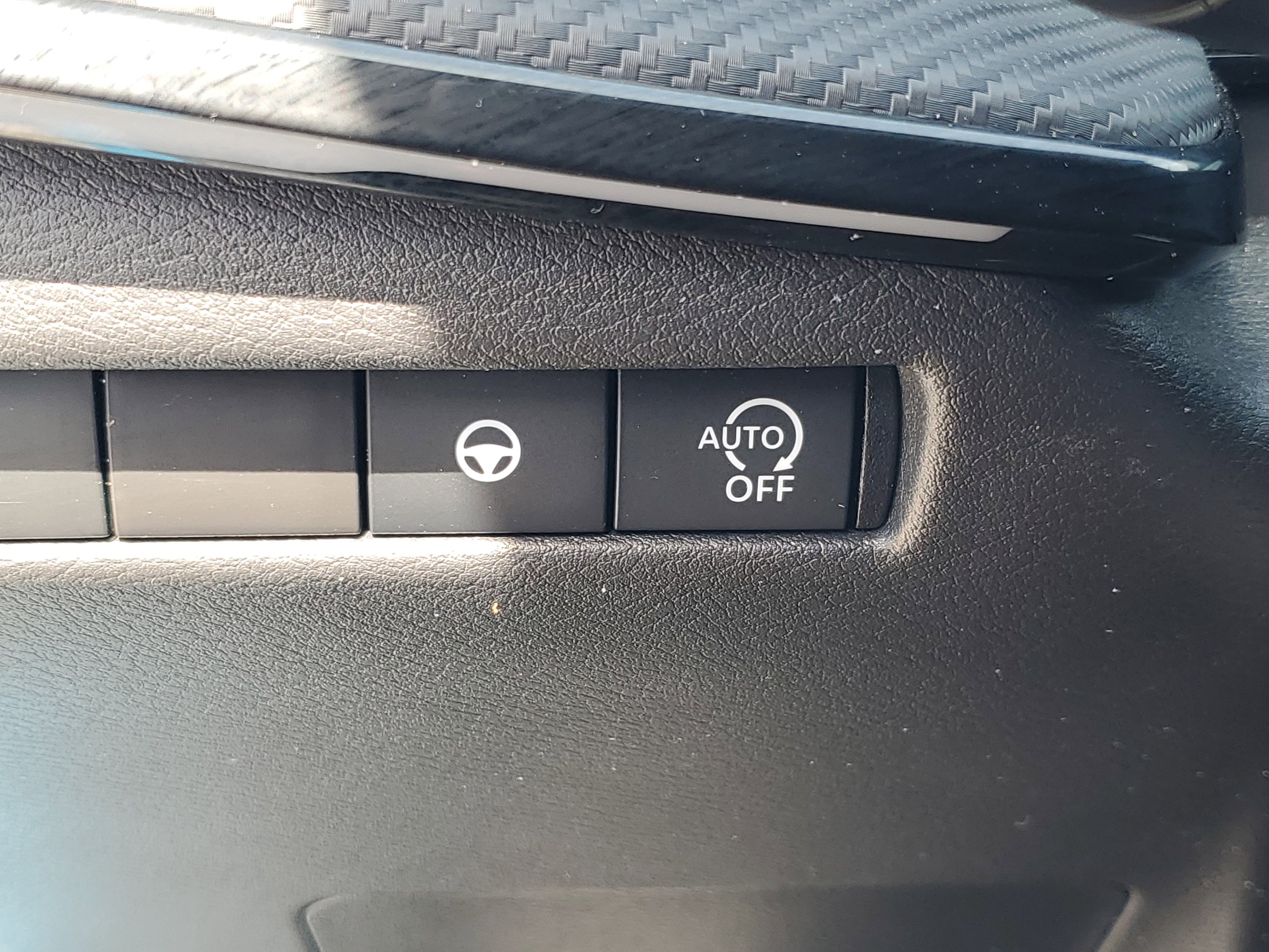 Certified 2025 Nissan Kicks SR FWD image 22