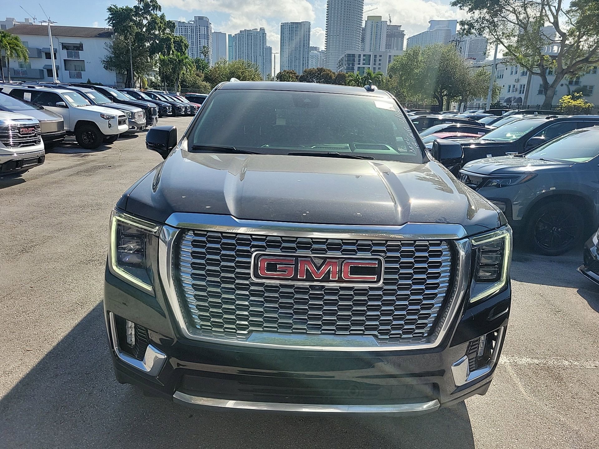 Used 2023 GMC Yukon XL Denali image 4